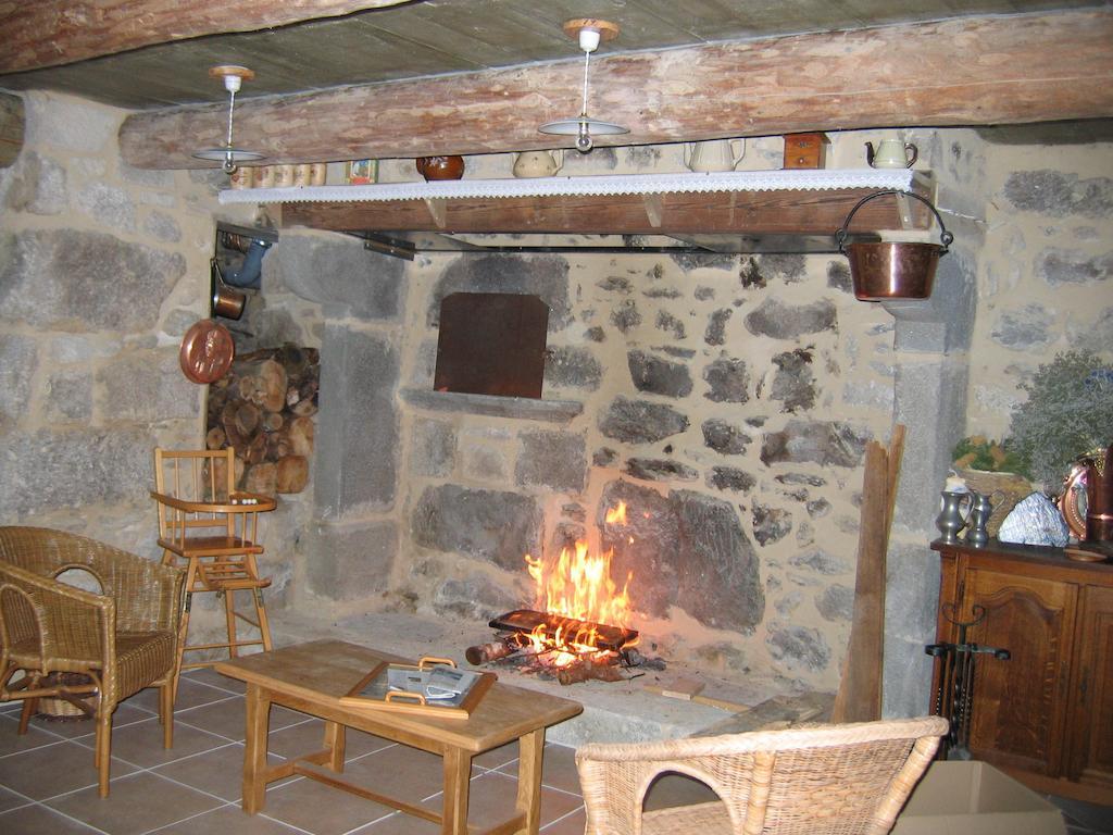 La Ferme Des Genets Bed and Breakfast Medeyrolles Exterior foto