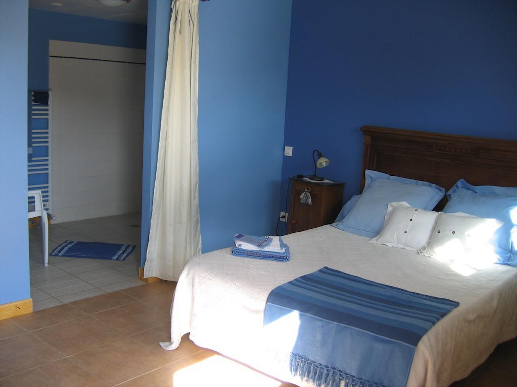 La Ferme Des Genets Bed and Breakfast Medeyrolles Habitación foto