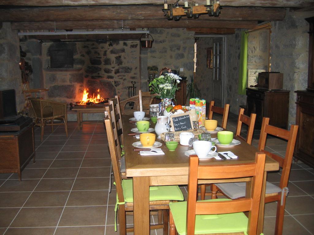 La Ferme Des Genets Bed and Breakfast Medeyrolles Exterior foto