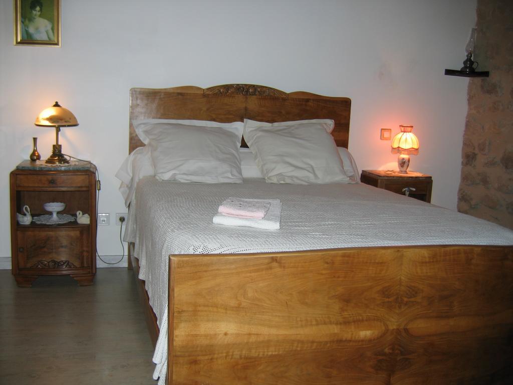 La Ferme Des Genets Bed and Breakfast Medeyrolles Exterior foto