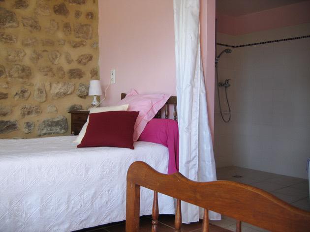 La Ferme Des Genets Bed and Breakfast Medeyrolles Habitación foto
